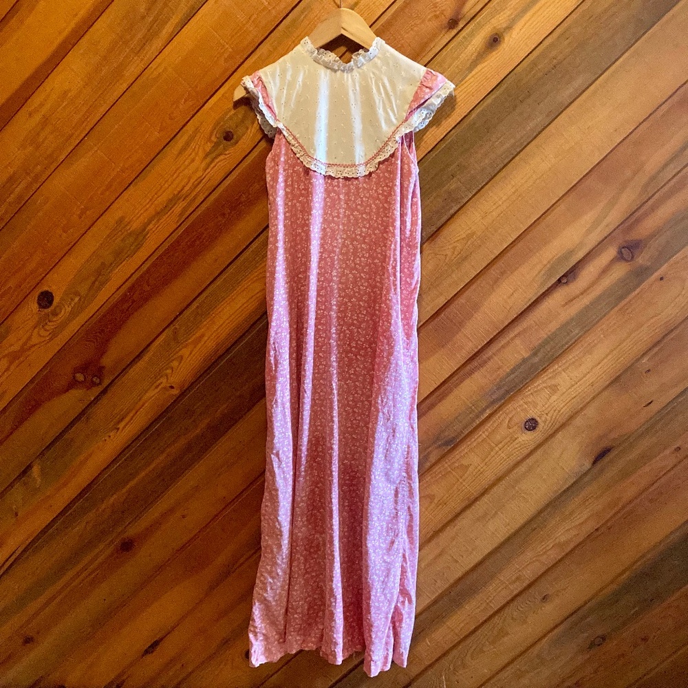 Vintage Cute pink 70's peasant dress, perfect kid/family friendly costume!
